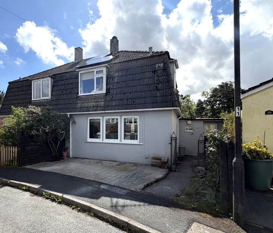 Freehold Semi-Detached House Vacant Possession