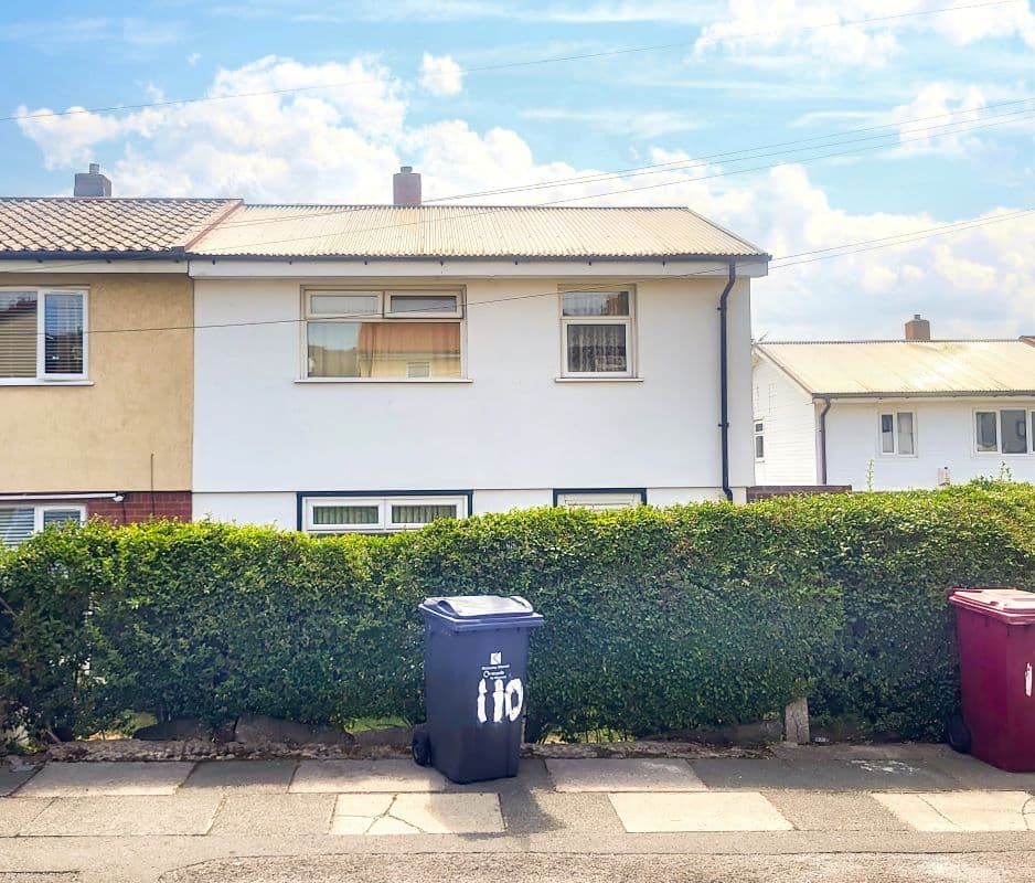 Freehold Semi-Detached House Vacant Possession