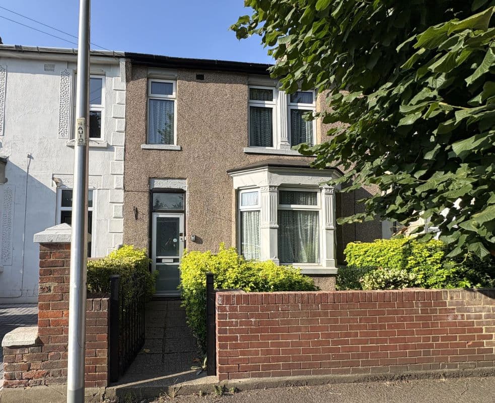 Freehold House Vacant Possession