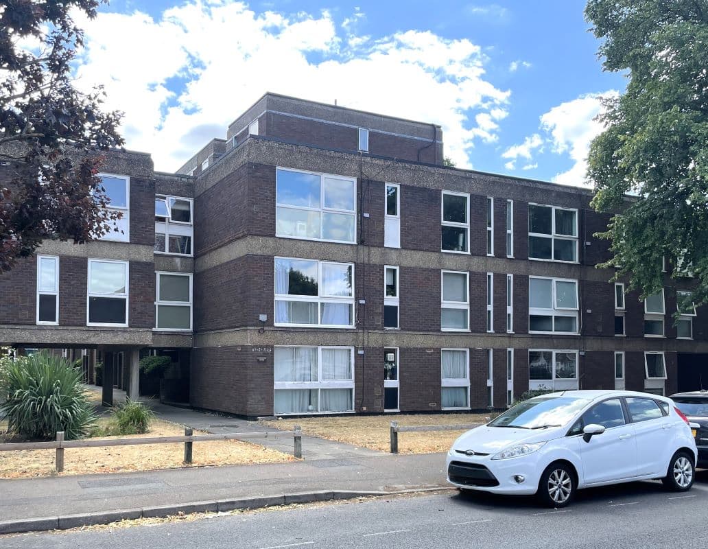 Leasehold Flat Vacant Possession