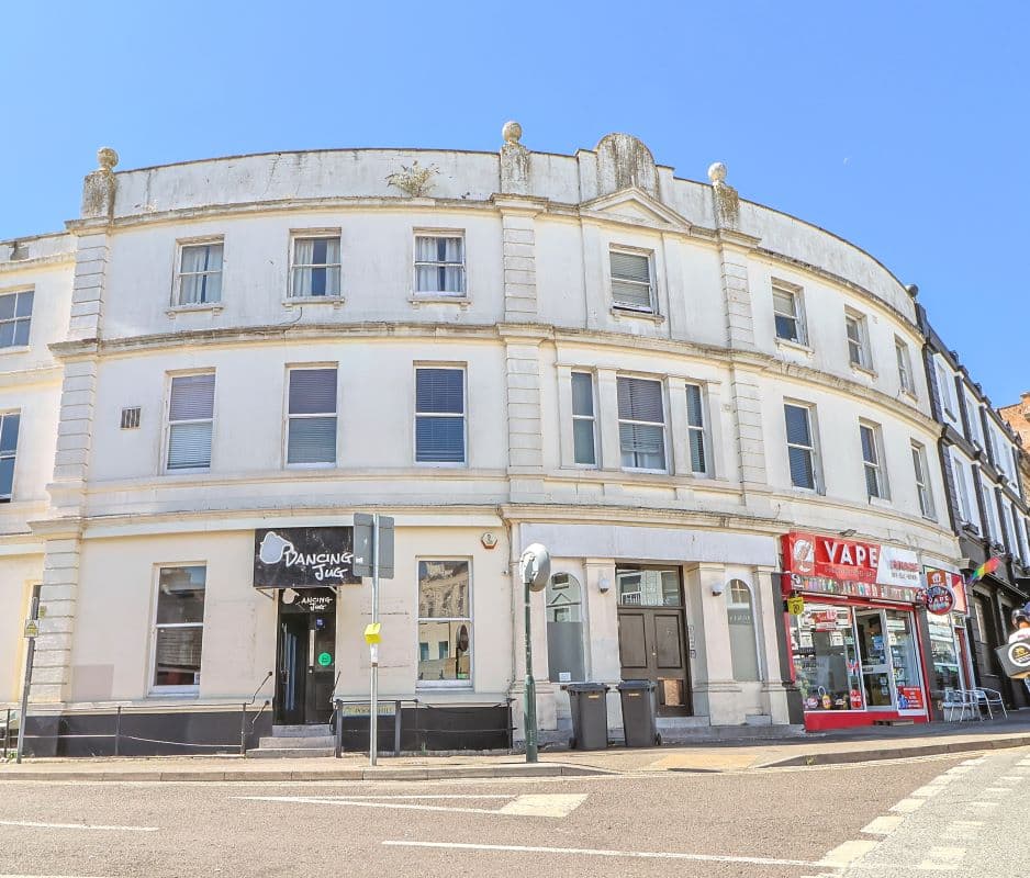 Leasehold Flat Vacant Possession