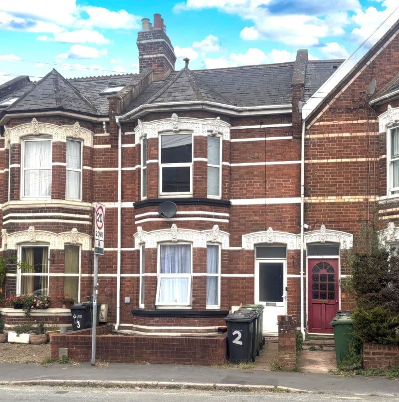 Freehold House Arranged as Five Bedsits and a Separate Ground Floor Rear Garden Flat