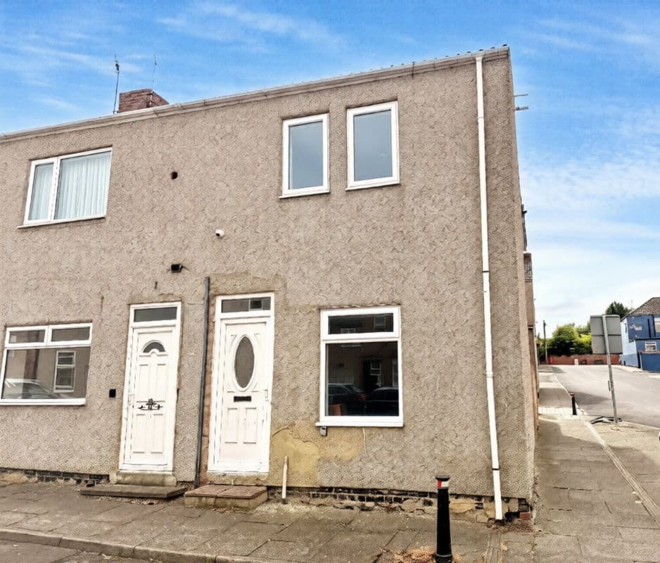 Freehold End of Terrace House Vacant Possession