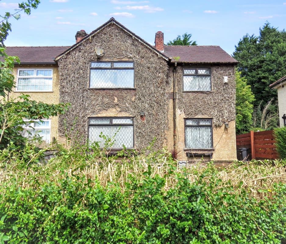 Freehold End of Terrace House Vacant Possession