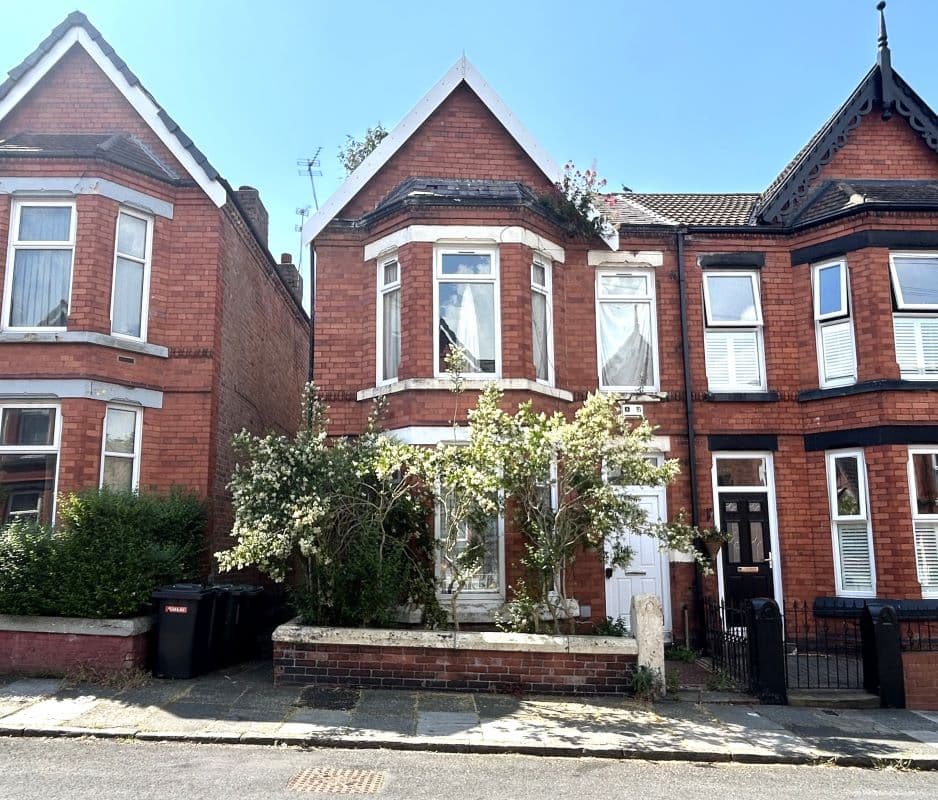 Freehold Semi-Detached House Vacant Possession