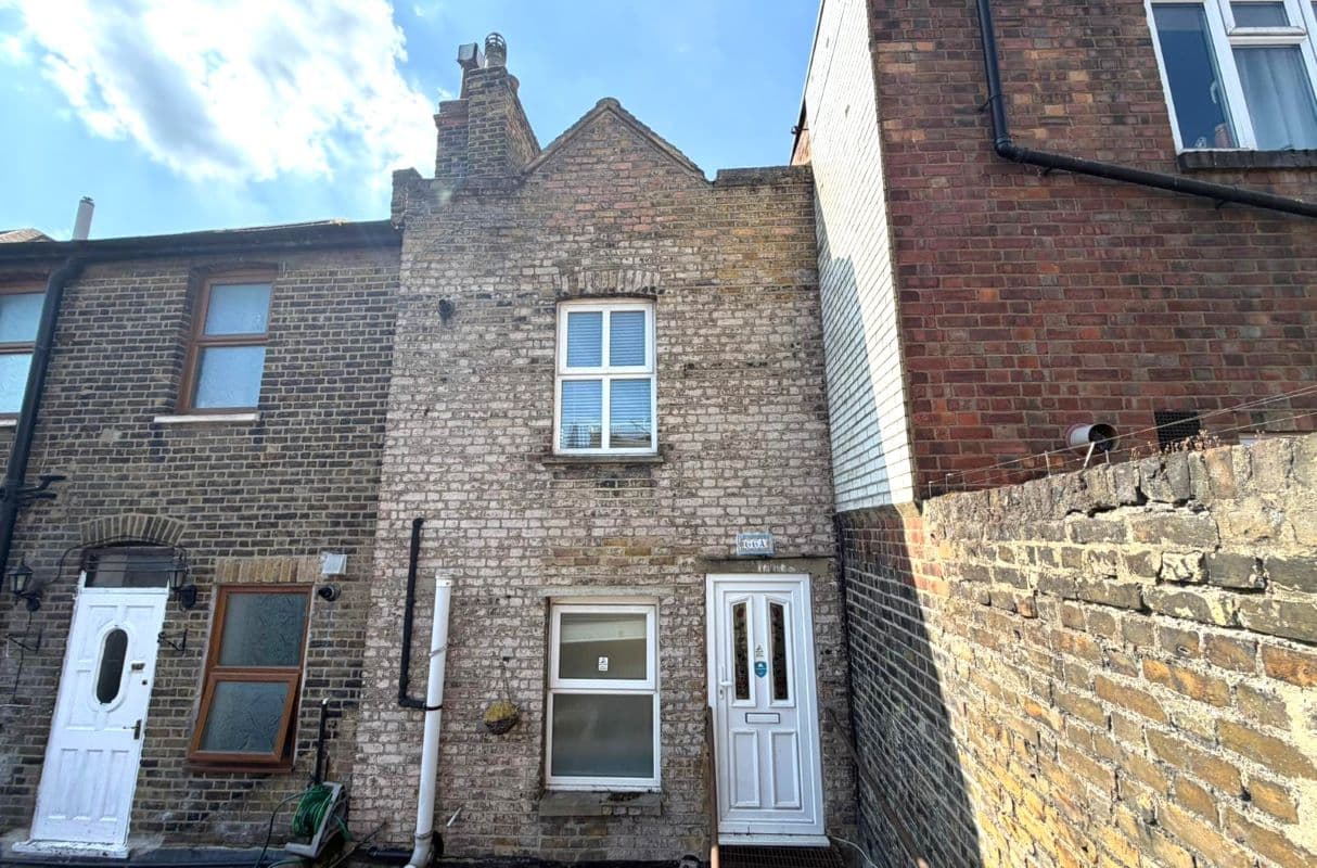 Leasehold Maisonette Vacant Possession