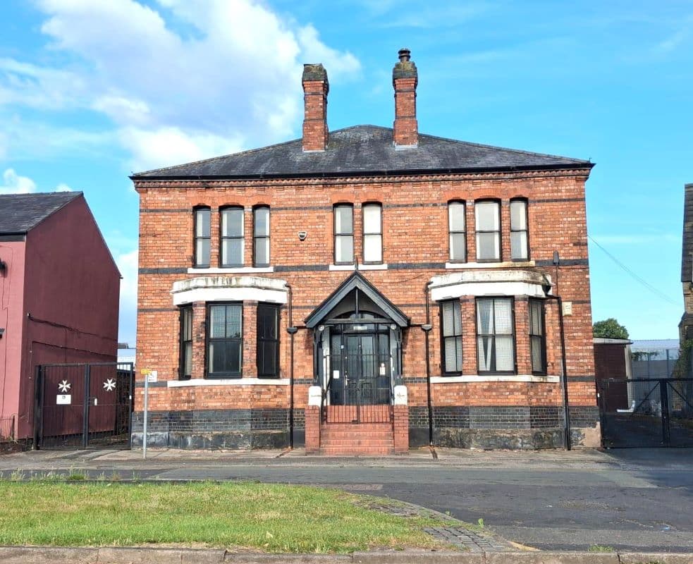 Freehold Detached Building Vacant Possession