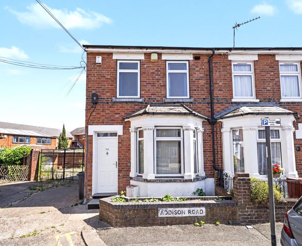 Freehold End of Terrace Building Vacant Possession