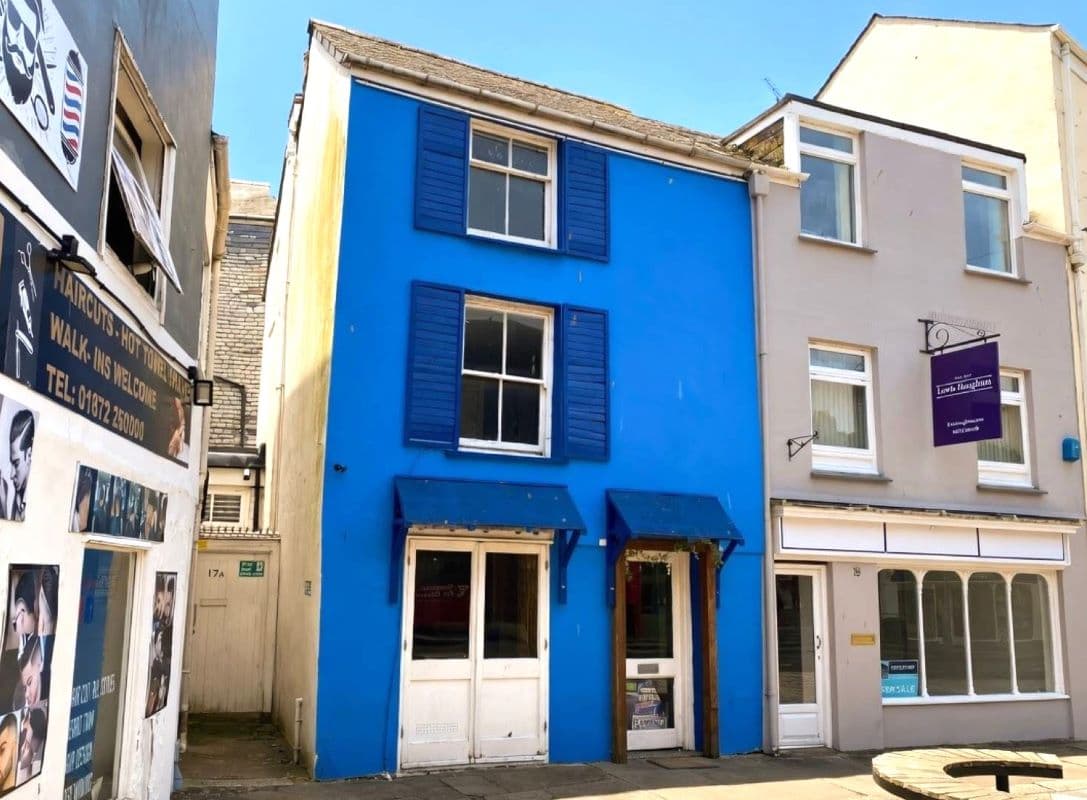 Freehold Vacant End of Terrace Shop and Upper Part