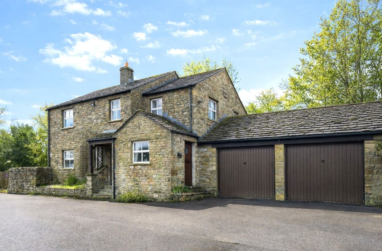 Freehold Detached House Vacant Possession