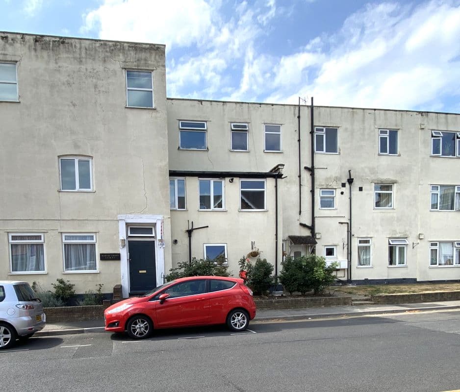 Leasehold Flat and Garage Vacant Possession