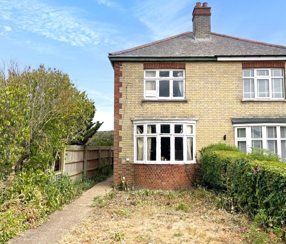 Freehold Semi-Detached House Vacant Possession