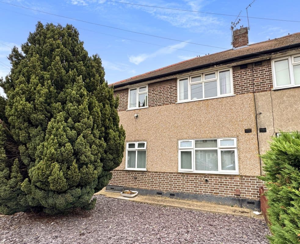 Freehold First Floor Garden Maisonette Vacant Possession