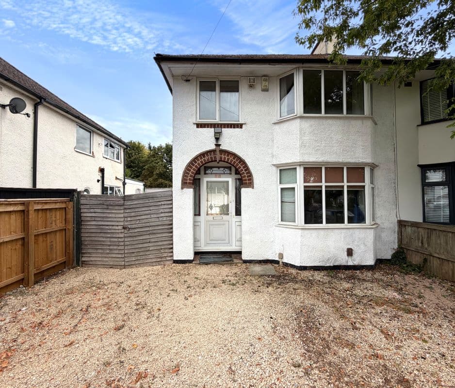 Freehold Semi-Detached House Vacant Possession