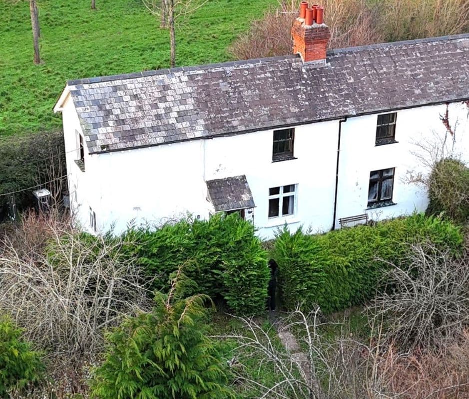Freehold Semi-Detached House Vacant Possession
