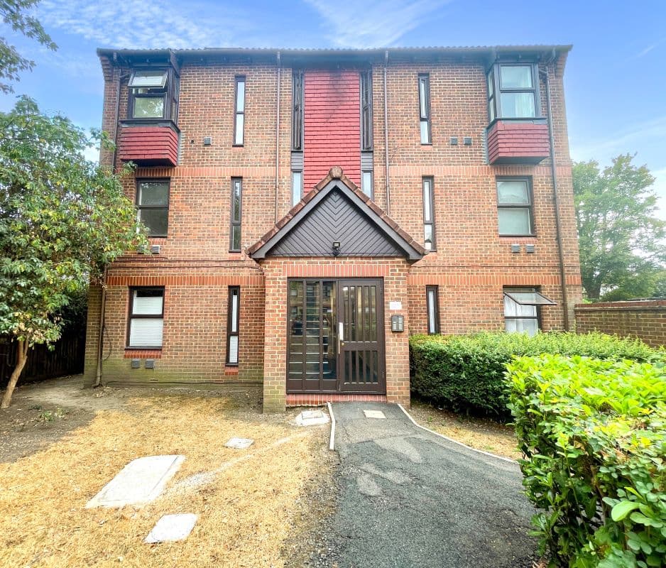 Leasehold Flat Vacant Possession