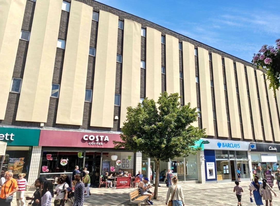 Long Leasehold Upper Parts Vacant Possession