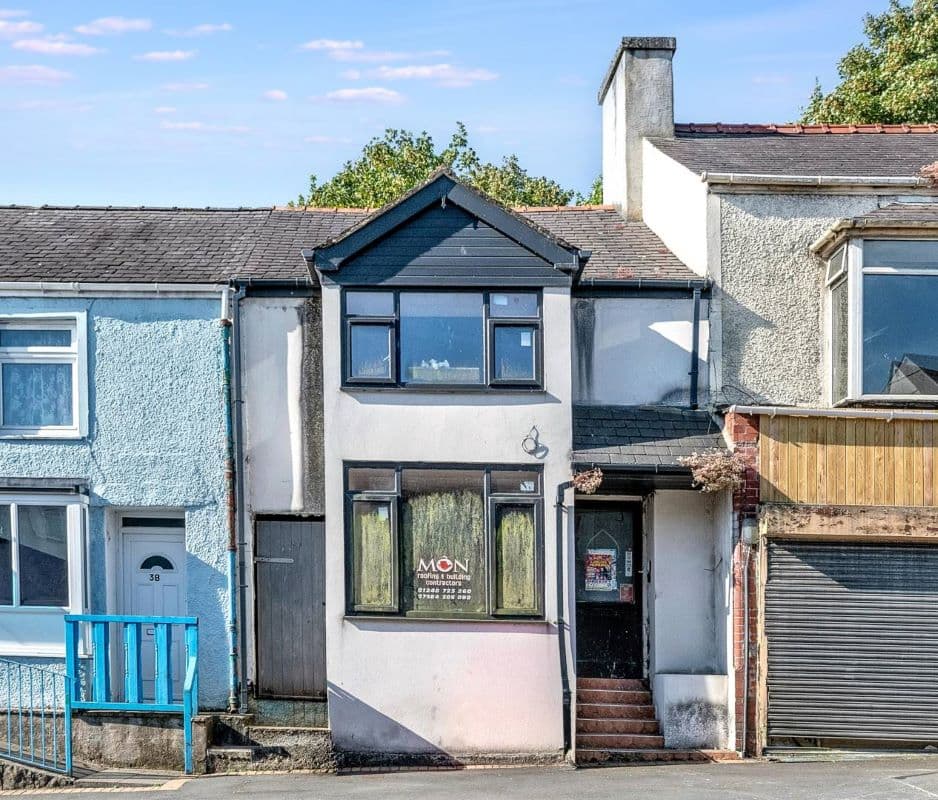 Freehold Vacant Shop and Upper Part