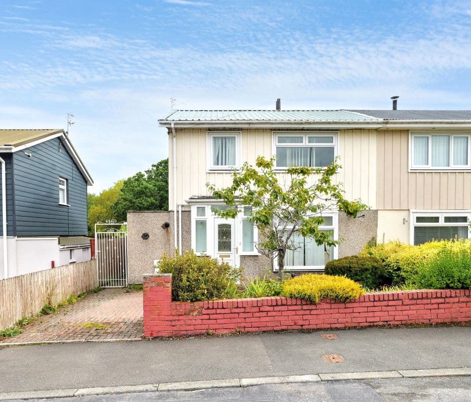 Freehold Semi-Detached House Vacant Possession