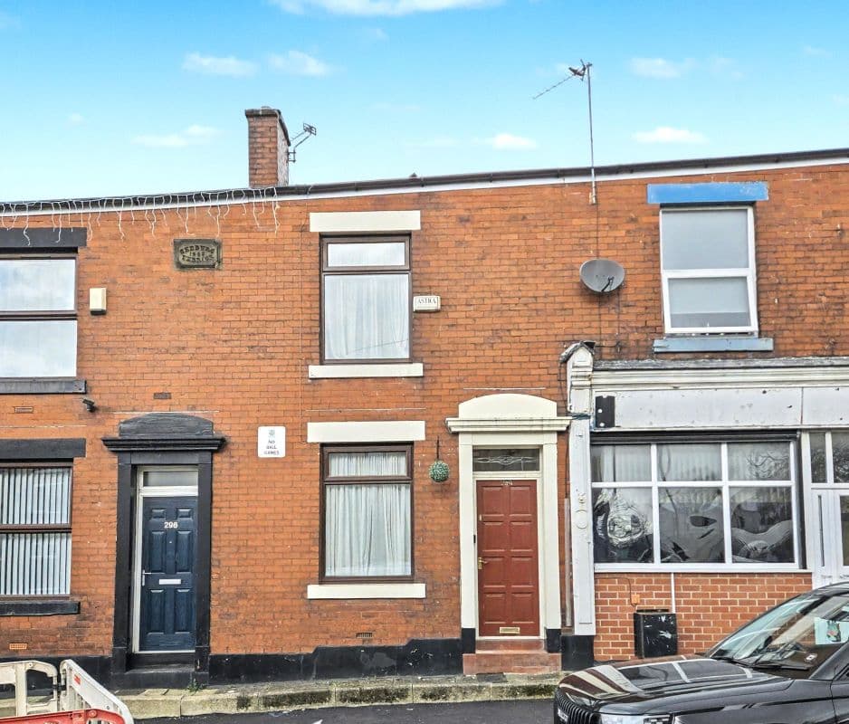 Leasehold Terrace House Vacant Possession