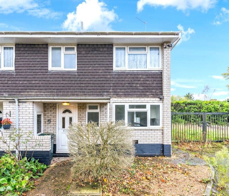 Freehold Semi-Detached House Vacant Possession