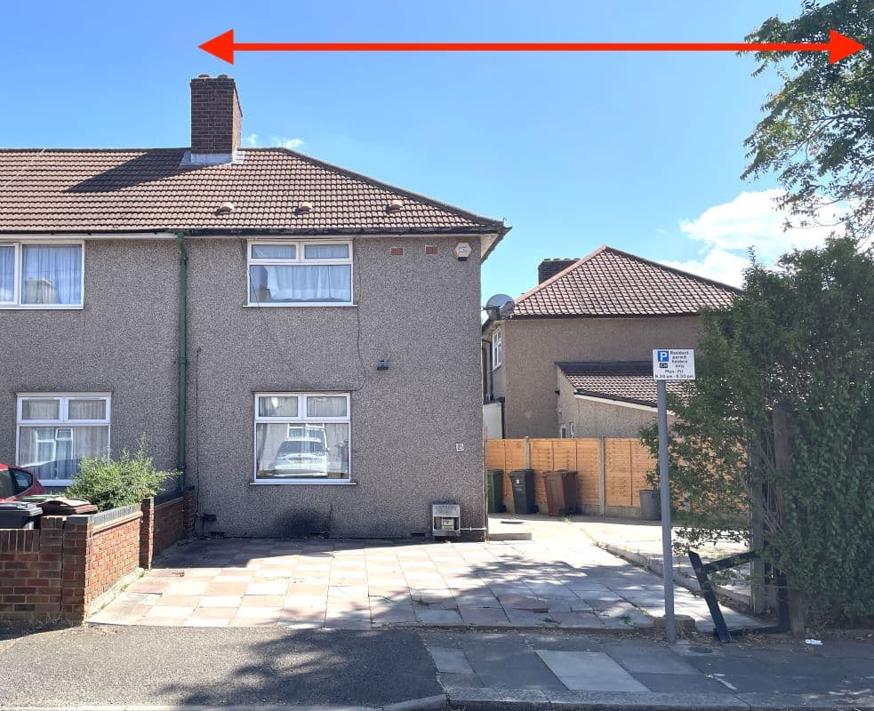 Freehold End of Terrace House Vacant Possession