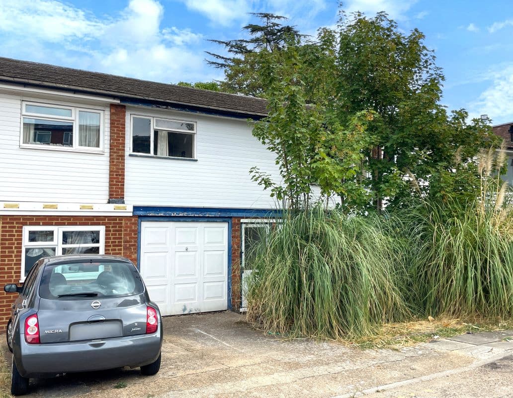 Share of Freehold Flat and Garage Vacant Possession