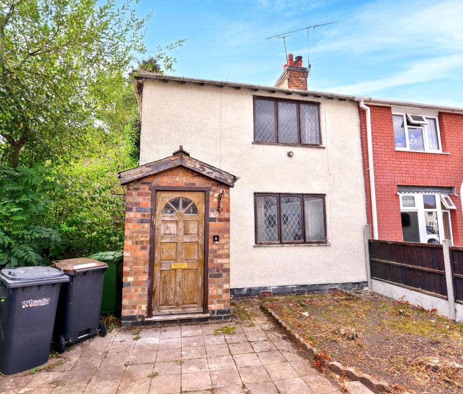 Freehold End of Terrace House Vacant Possession