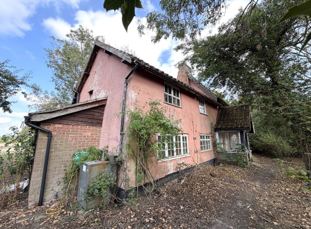Freehold Semi-Detached Cottage Vacant Possession