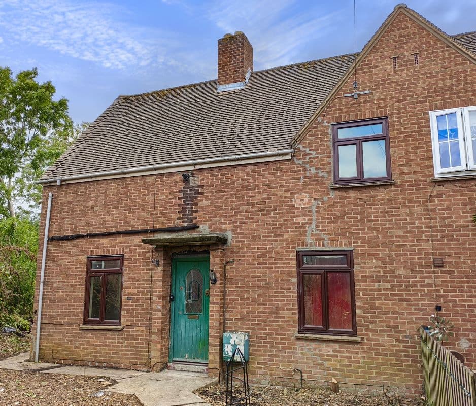 Freehold Semi-Detached House Vacant Possession