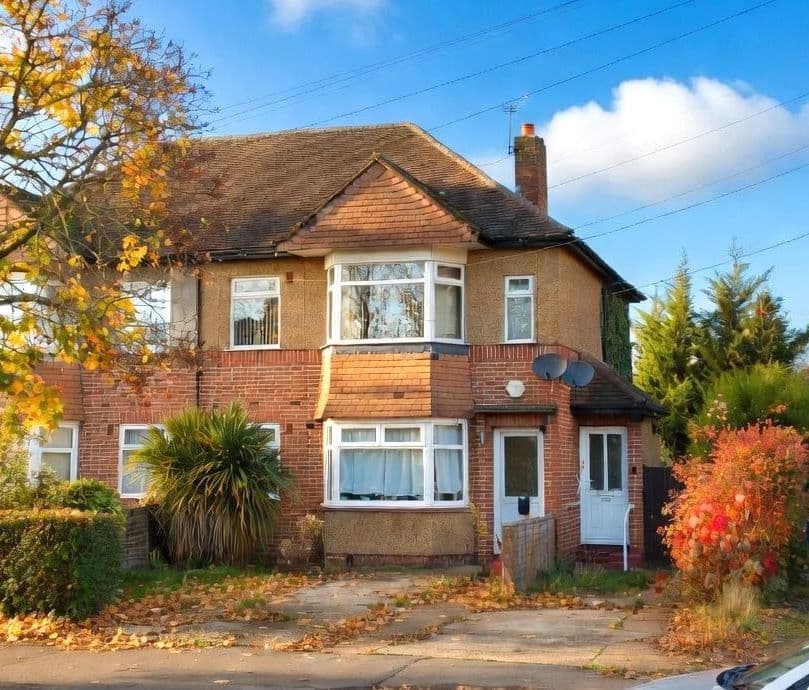 Leasehold Maisonette Vacant Possession