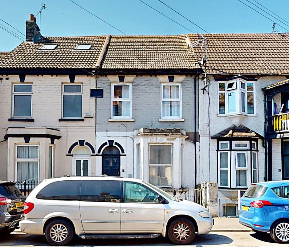 Leasehold Flat Vacant Possession