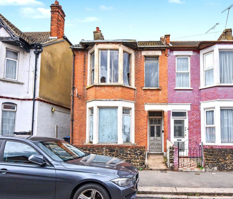 Freehold Semi-Detached House Vacant Possession