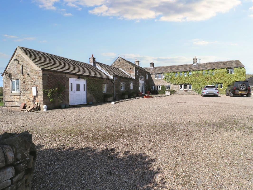 Traditional Farmhouse with Equestrian Facilities