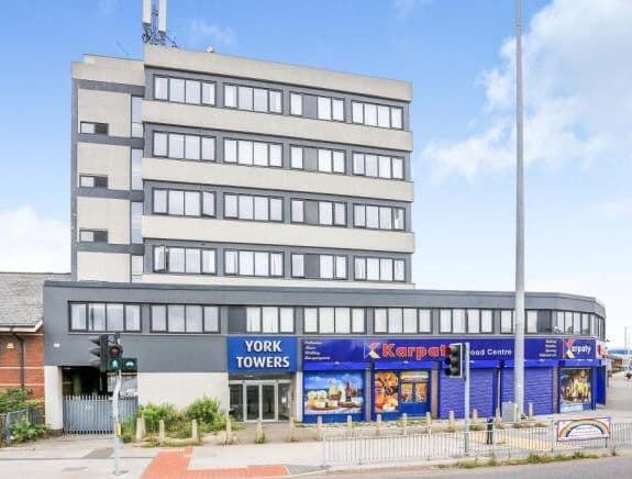 TWO BED TWO BATH APARTMENT TO BE SOLD AT AUCTION - 27% GROSS YIELD ON GUIDE PRICE