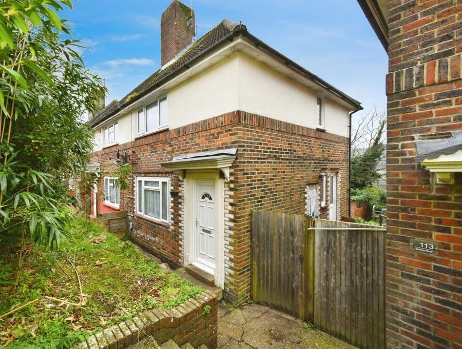 3 BED SEMI TO BE SOLD WITH VACANT POSSESSION VIA AUCTION