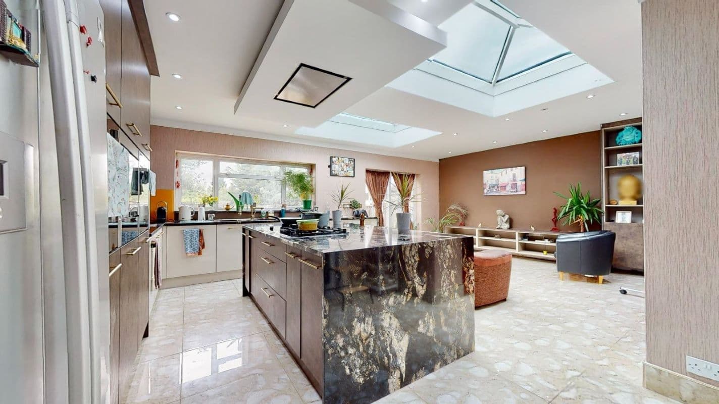 LARGE FIVE BED BUNGALOW TO BE SOLD AT AUCTION