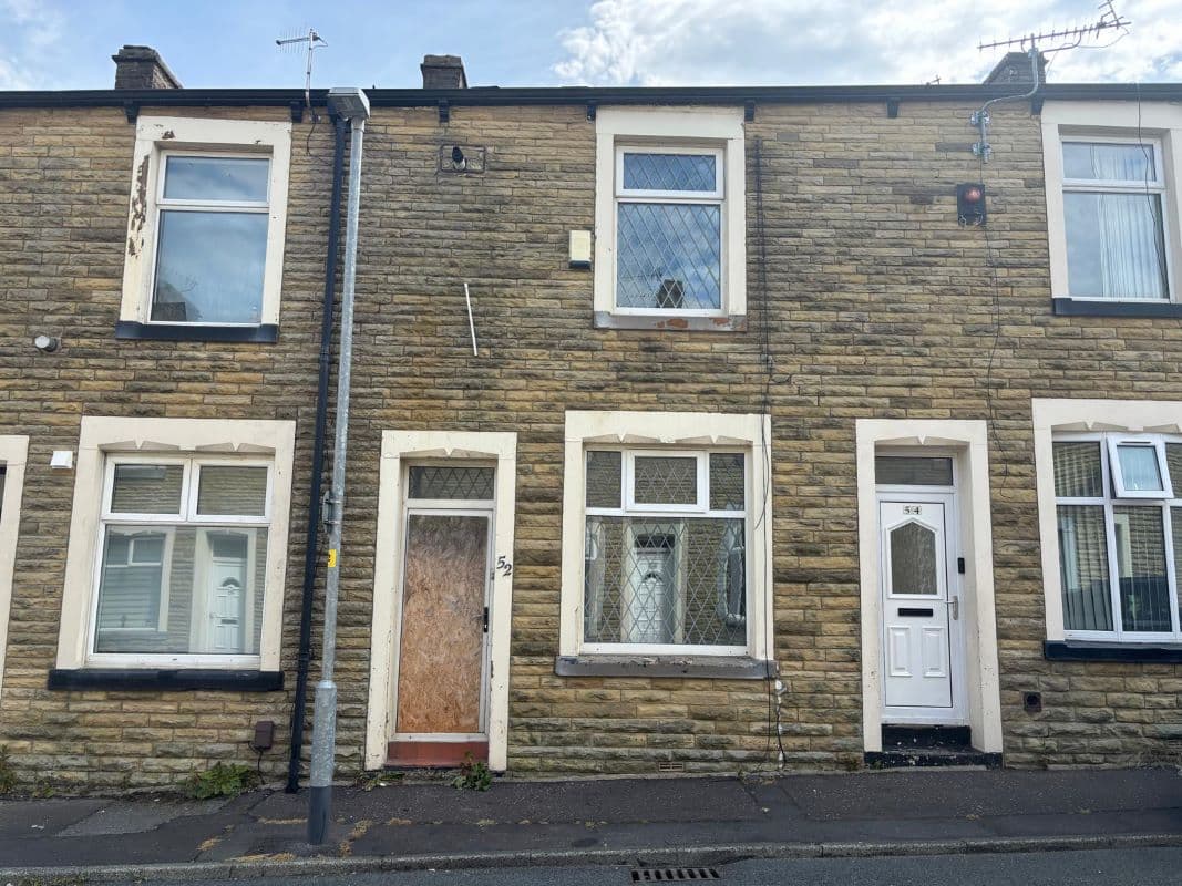 UNMODERNISED 2 BED TERRACE TO BE SOLD AT AUCTION