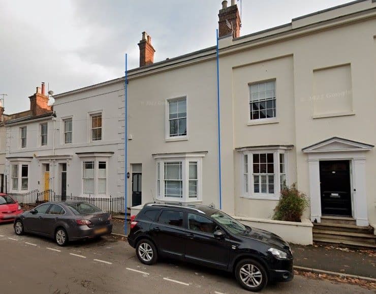 FIVE BEDROOM INCOME GENERATING INVESTMENT TO BE SOLD AT AUCTION