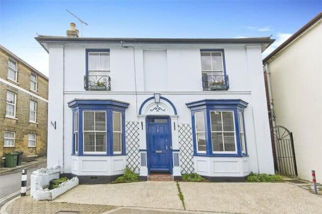 UNBROKEN FREEHOLD BLOCK OF 4 APARTMENTS TO SOLD AT AUCTION