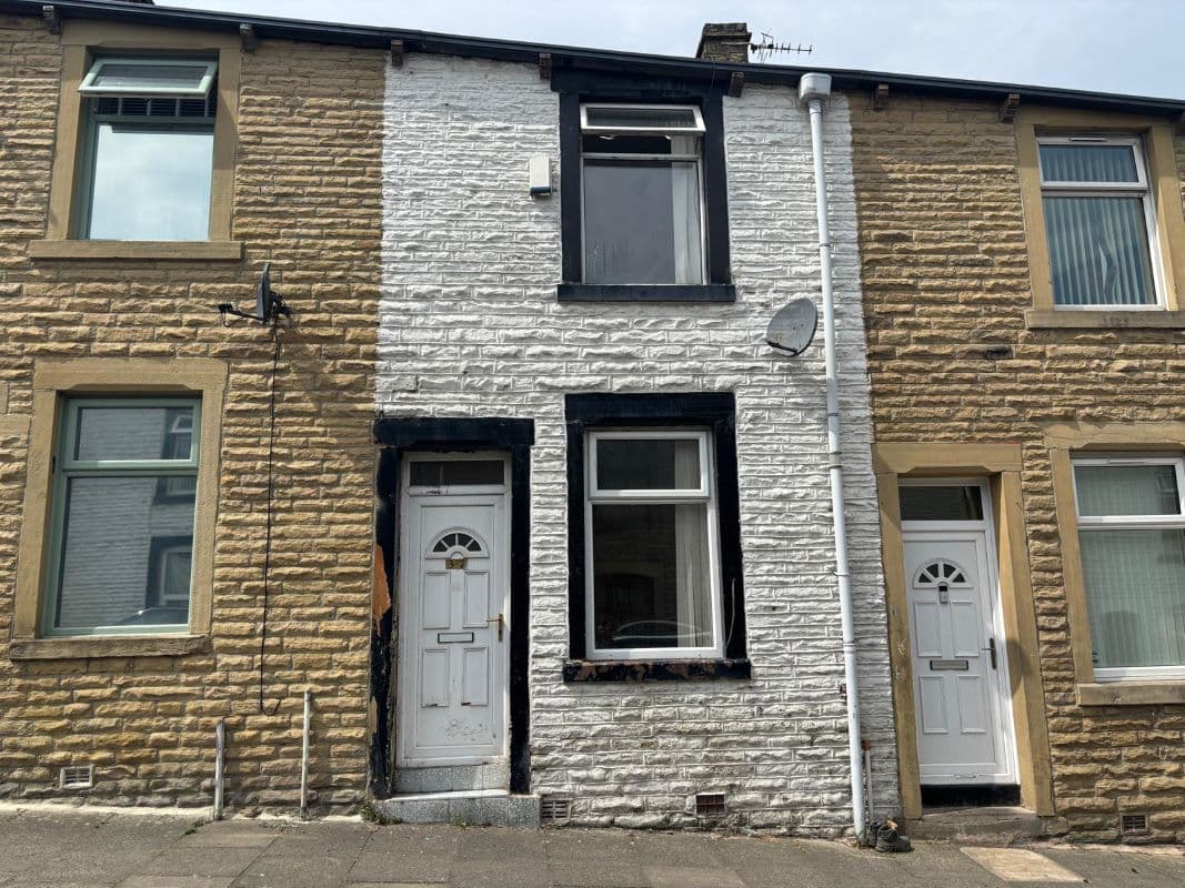 TWO BED UNMODERNISED TERRACE PROPERTY TO BE SOLD AT AUCTION