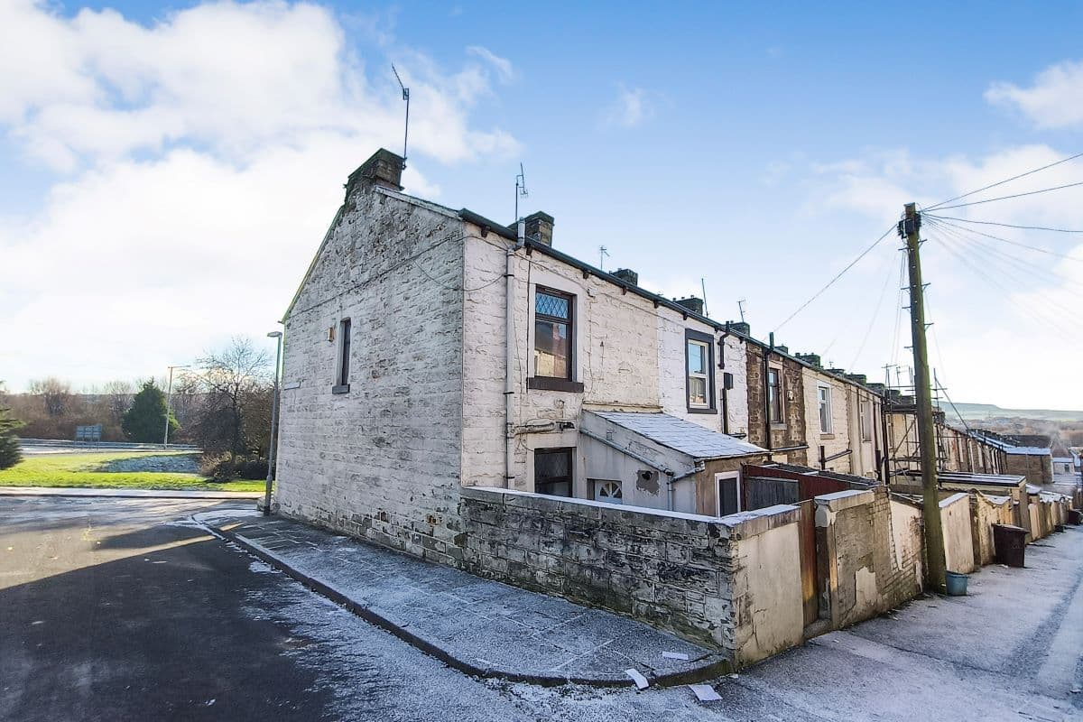 End Terrace House Configured as Four-Bedroom HMO