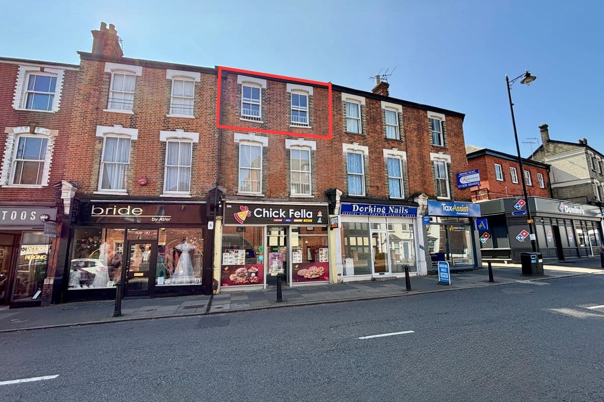 Tenanted Second-Floor Leasehold Flat in Dorking