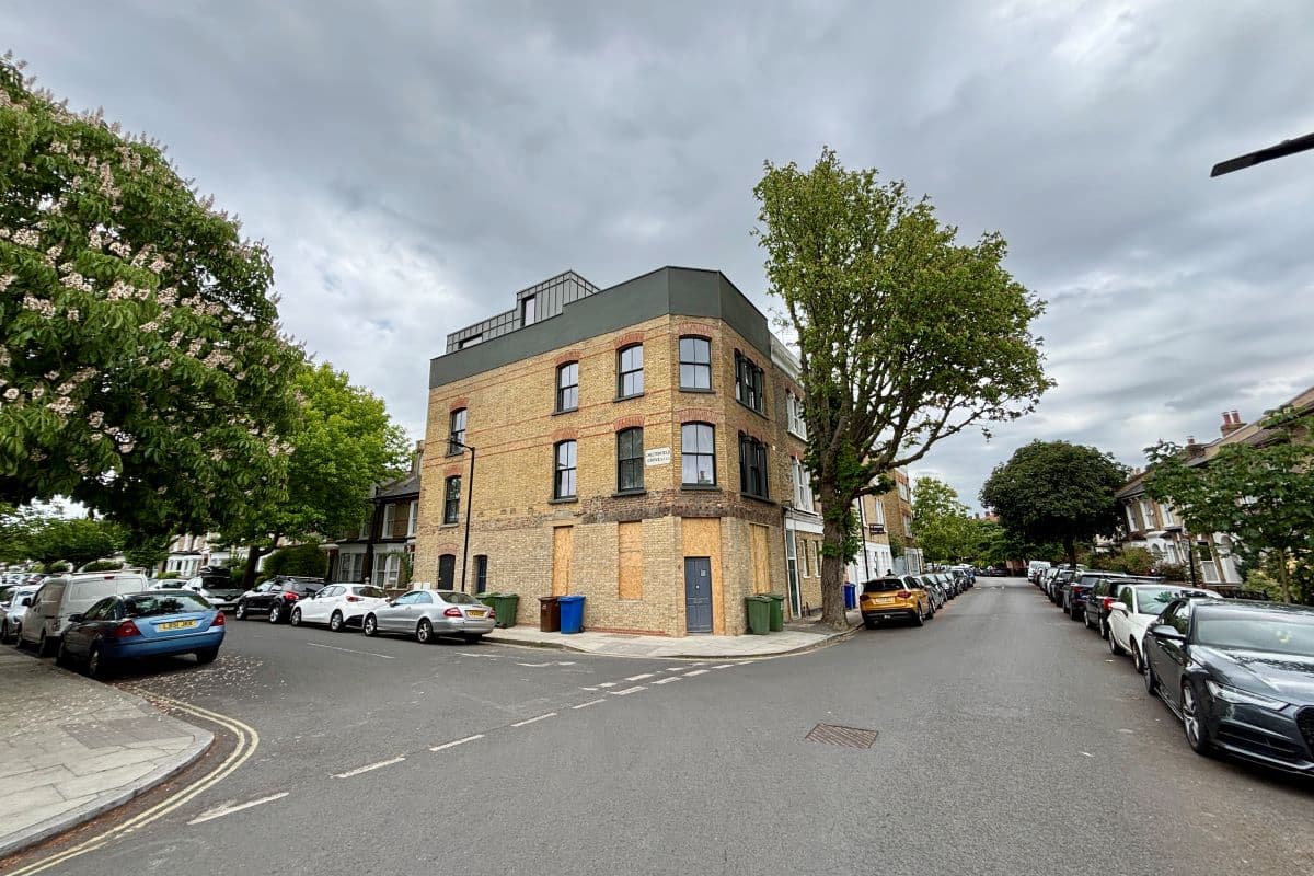 Lower Ground Floor Flat in Southwark