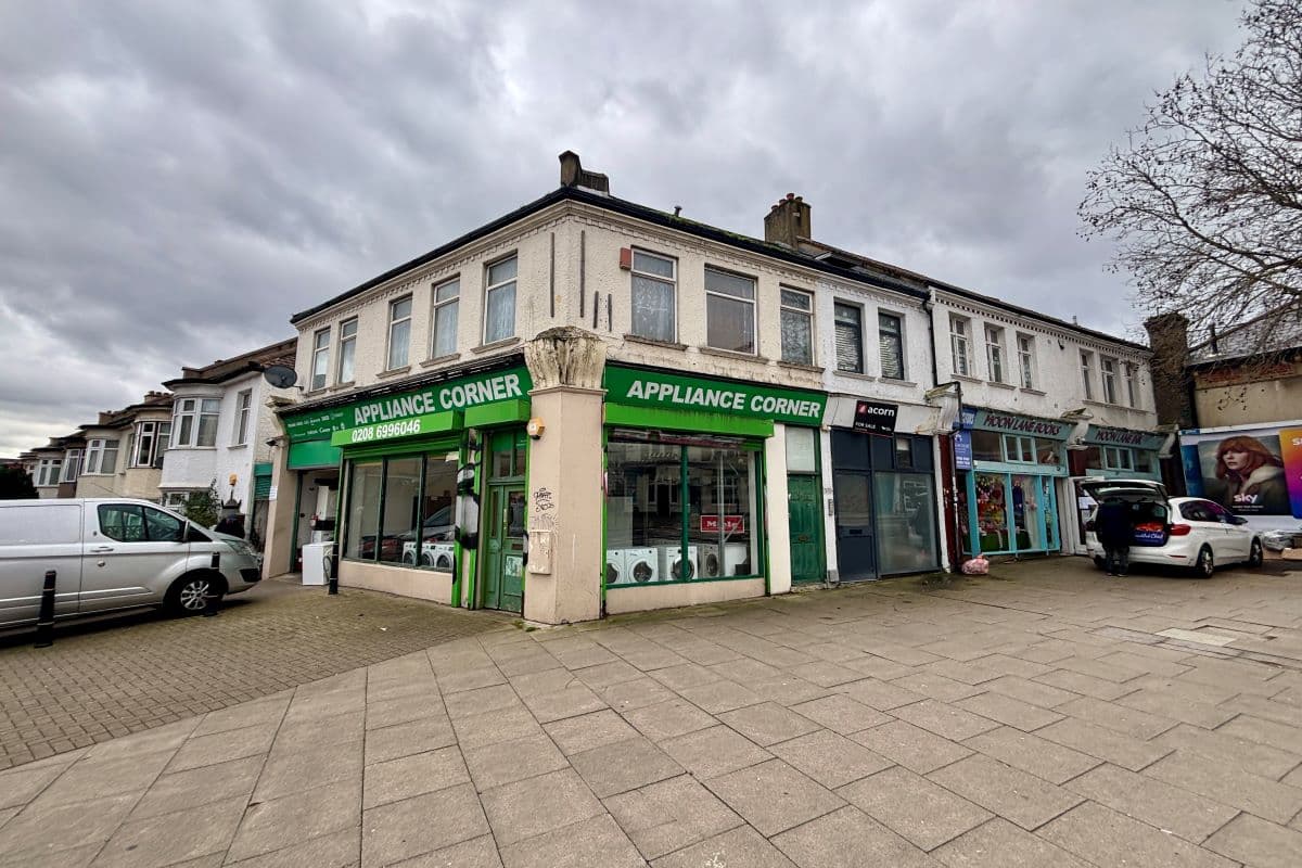 Top-Floor One-Bedroom Leasehold Apartment