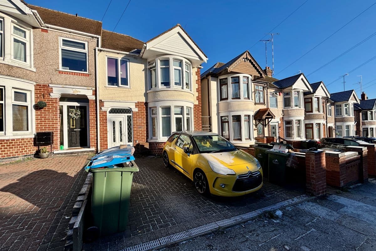 Five-Bedroom End Terrace House