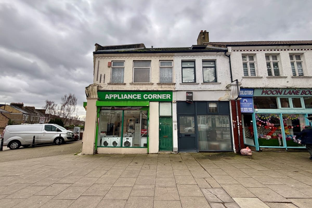 A top-floor, one-bedroom, leasehold apartment