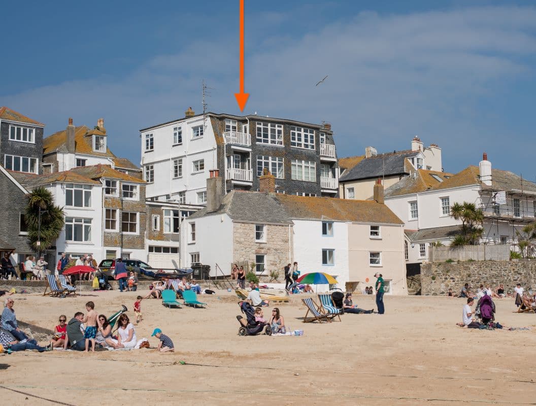 Stunning 2-Bed Apartment in the Heart of St Ives – Breathtaking Views & a Thriving Holiday Let!