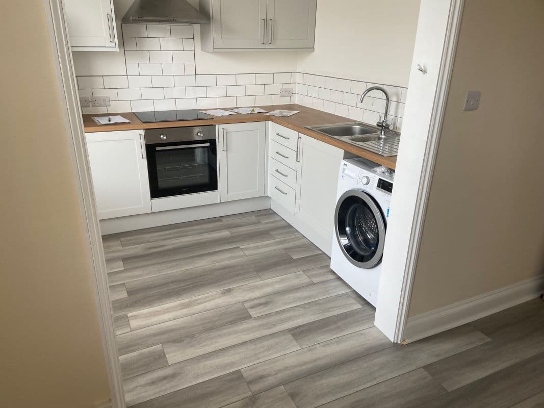 Flat 8, 22 Fore Street, Hayle, Cornwall, TR27 4DY