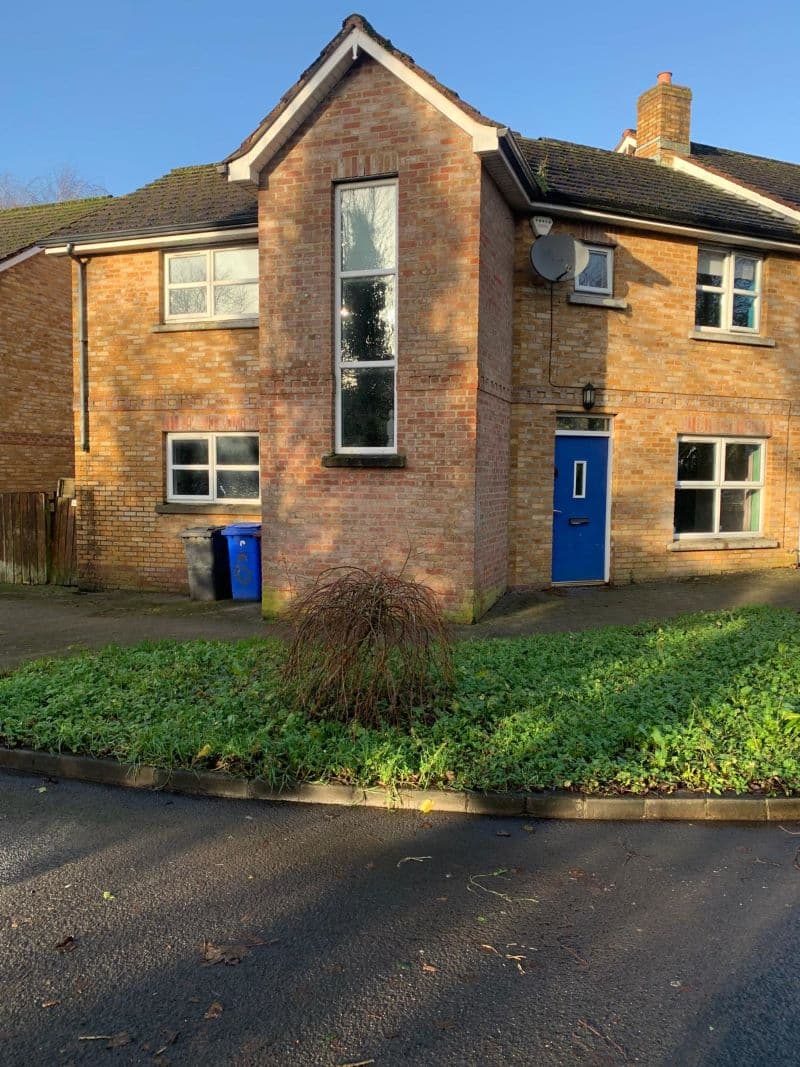 Semi-Detached House in Popular Location